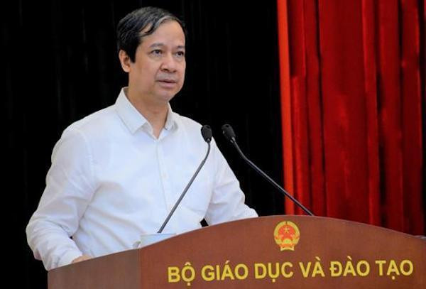 Học sinh học Văn theo bài mẫu.