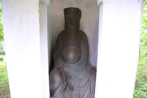 Tượng đồng quan thái phó Nguyễn Ư Dĩ. Ảnh: Hoàng Táo