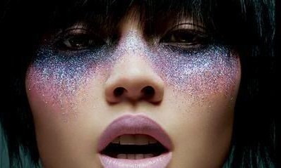 Xu hướng làm đẹp mới lấy cảm hứng từ sự cô đơn trong ngày lễ tình nhân.