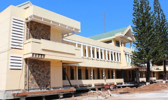 Toà nhà nặng 3 nghìn tấn được di dời.