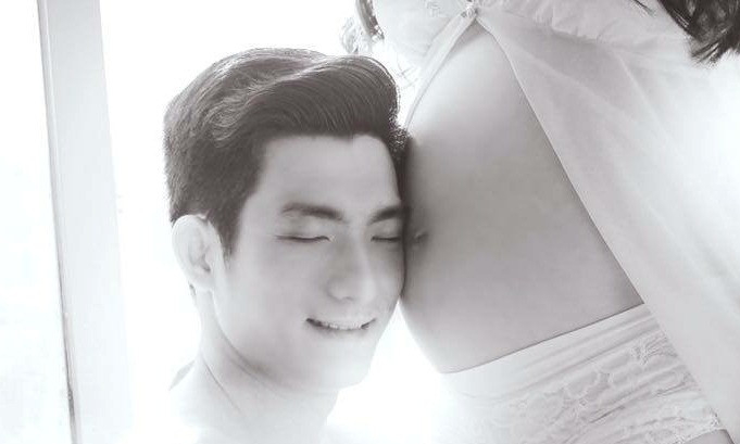 Chồng Phi Thanh Vân chia sẻ trạng thái lo lắng trước khi cô sinh một ngày.