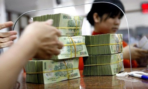 Nhu cầu gửi tiền tiết kiệm vào ngân hàng của người dân dịp đầu năm tăng cao (Ảnh minh họa).