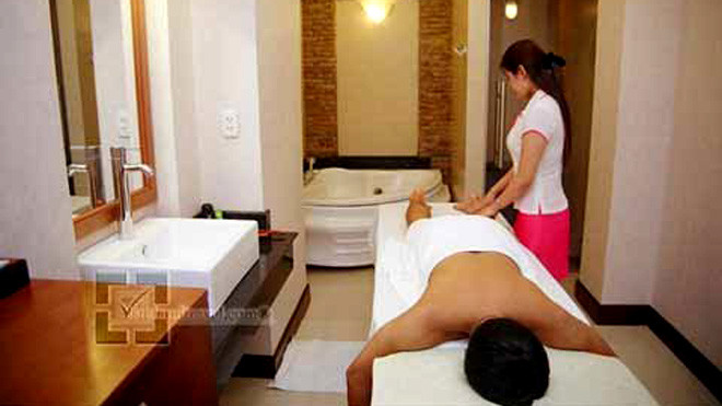 Massage không đúng cách dễ gây họa. Ảnh minh họa