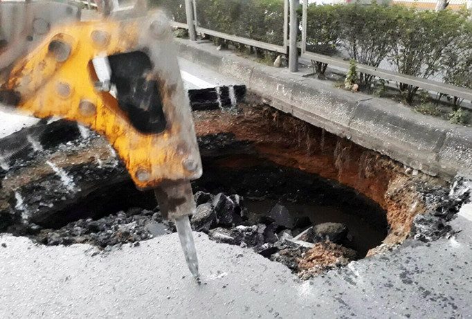 Đường BOT nghìn tỷ ở Quảng Ninh chưa thu phí đã xuất hiện 'hố tử thần'