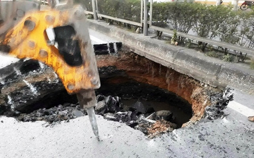 Bản tin 14H: Xuất hiện 'hố tử thần' rộng 15m2 ở Quảng Ninh