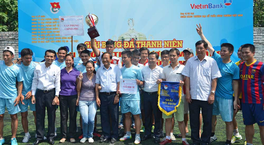 Giải nhất thuộc về đội bóng Văn phòng Chính phủ. Ảnh: Thanh Hà.