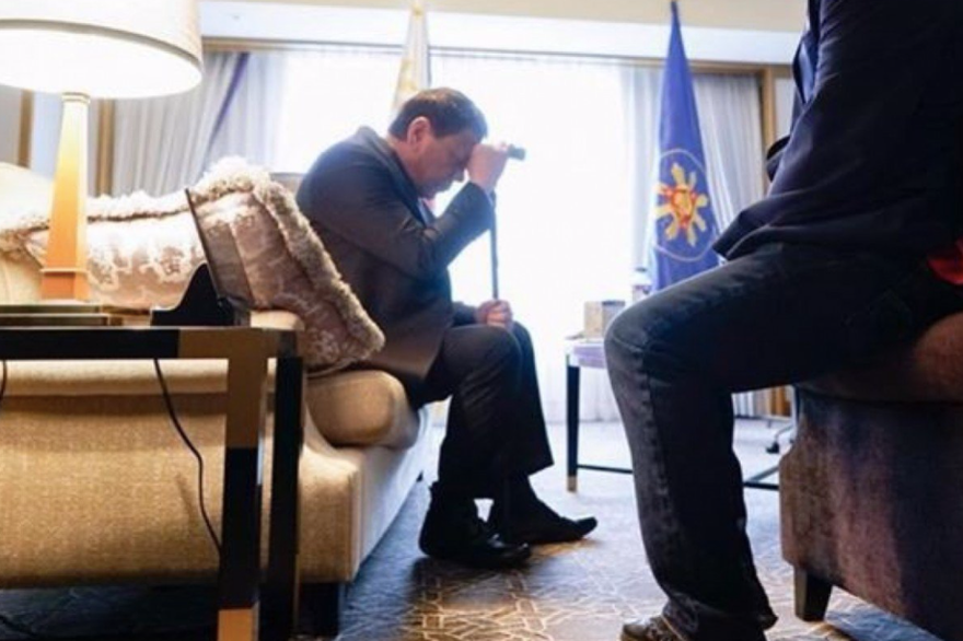 Tháng trước, ông Duterte phải cắt ngắn chuyến thăm Nhật Bản vì cơn đau không chịu được. (Ảnh: Twitter) 