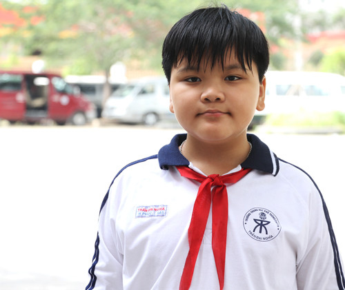 Phúc là người nhỏ tuổi nhất được tuyên dương. Ảnh: Mạnh Tùng.