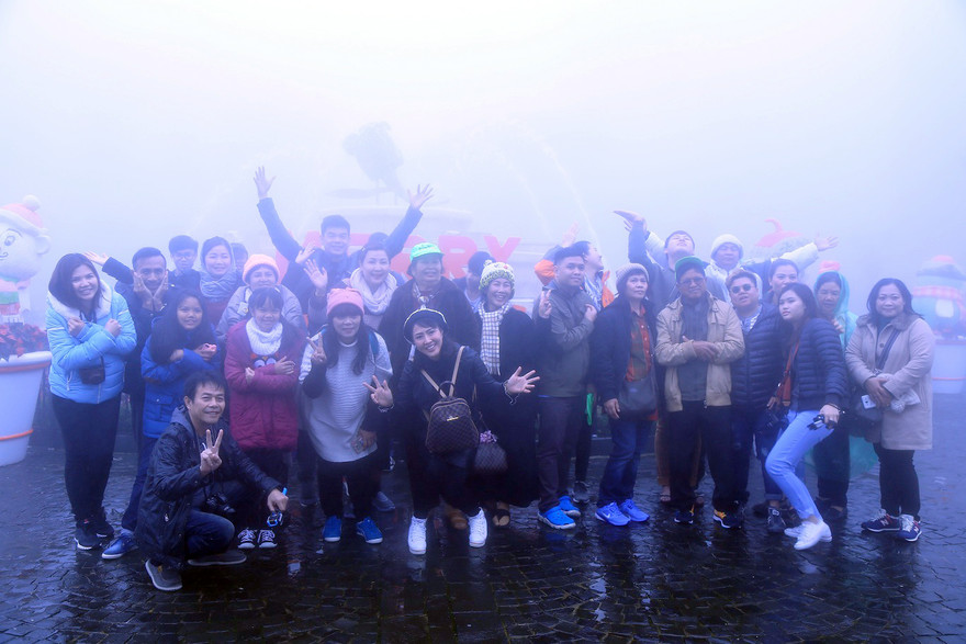 Khách nghỉ Tết Dương lịch tại Bà Nà Hills.