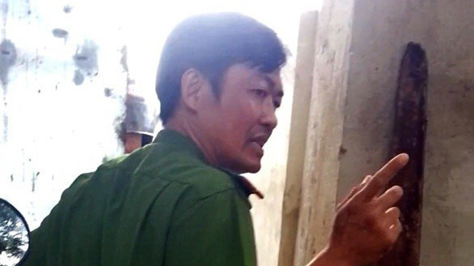 Thiếu tá Võ Ngọc Quang. Ảnh: Tuổi Trẻ (cắt từ clip người dân cung cấp). 