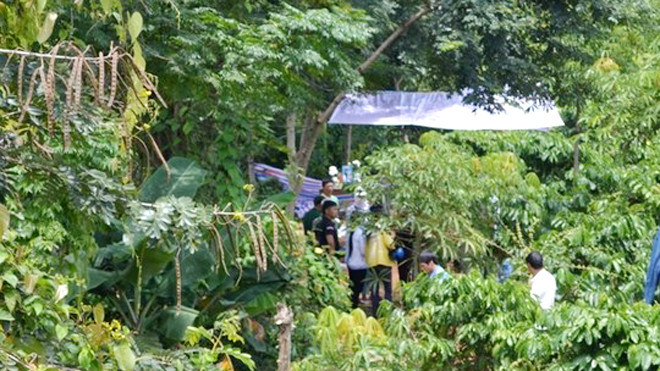 Lực lượng chức năng khám nghiệm tử thi