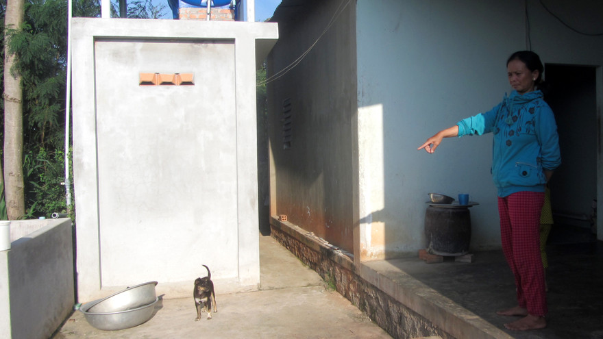 Bà Lượm chỉ nơi xảy ra án mạng