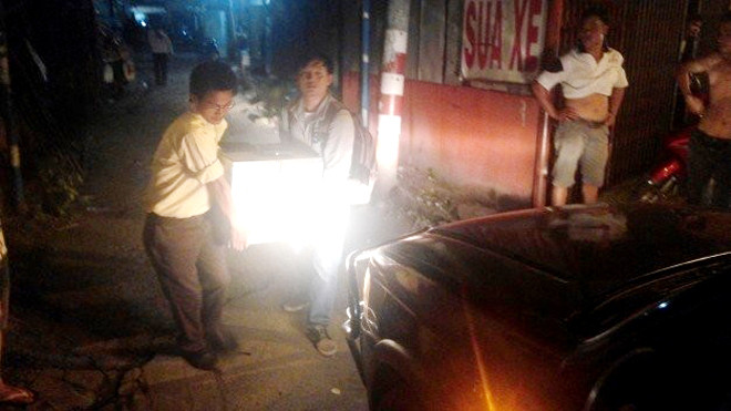 Sau khi tìm thấy, cơ quan chức năng đã bảo vệ kỹ càng chiếc máy để đem đi