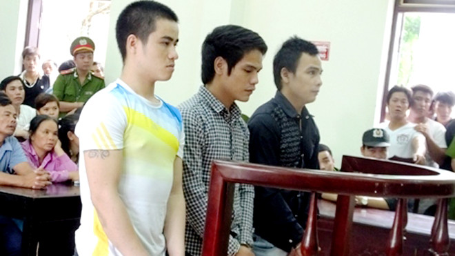 Các bị cáo trước vành móng ngựa