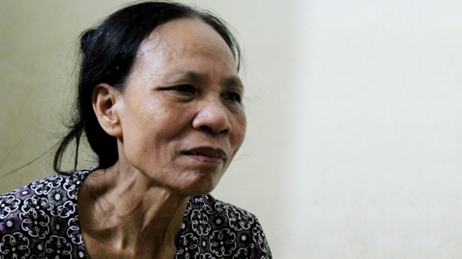 Bà Trần Thị Bé vẫn không hiểu vì sao người cháu lại hành động như vậy. Ảnh: Hoàng Phương