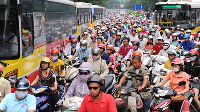 Nhiều tuyến đường Hà Nội thường xuyên ùn tắc vào giờ cao điểm. Ảnh: Bá Đô