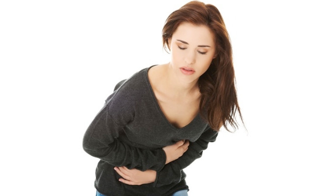 Chườm nóng có thể làm dịu cơn đau do rụng trứng