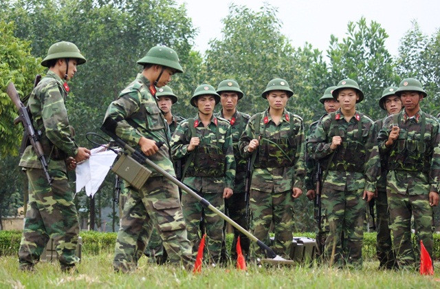 Thủ lĩnh Đoàn áo lính đua tài