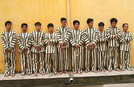 Nhóm nhân viên quán Tư Nhớ 2 tham gia truy sát 8 vị khách.