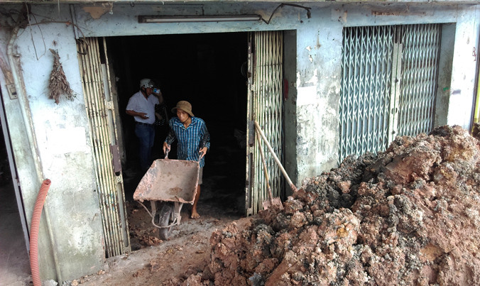 Hàng trăm hộ dân bị ảnh hưởng bởi dự án nâng đường Kinh Dương Vương. Ảnh: Việt Văn.
