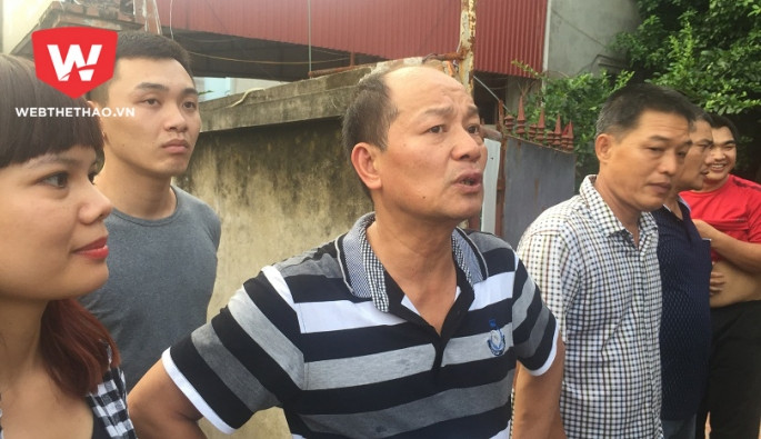 Võ sư Hoài Linh bị chấn thương nhẹ ở vùng miệng sau trận đấu với ông Flores. Ảnh: Quyết Thắng.