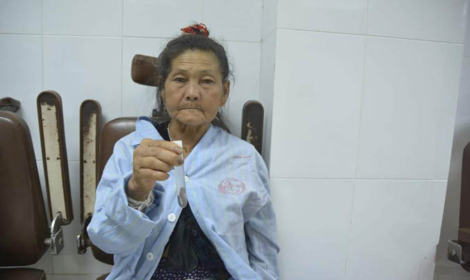 Con đỉa phát triển trong người bà Xa gần 2 tháng.