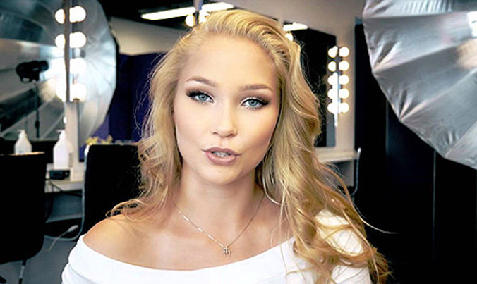 Cận cảnh nhan sắc của Hoa hậu EURO 2016