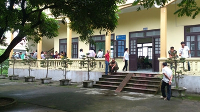 Người phụ nữ bị lột trần giữa đường vì buột miệng ơ, con chột