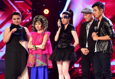  Pha Lê rớt nước mắt khi chia tay cuộc thi. Khánh Bình sau đó cũng bày tỏ nguyện vọng dừng cuộc chơi. Ảnh: Lý Võ Phú Hưng