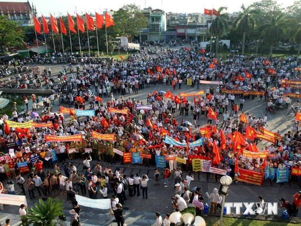 Míttinh phản đối Trung Quốc hạ đặt giàn khoan Hải Dương-981 tại vùng biển của Việt Nam tại Hải Phòng ngày 14/5. (Ảnh: Huy Hùng/TTXVN) 