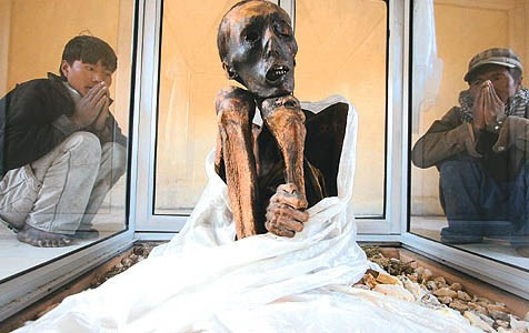 Bí ẩn xác chết bó gối suốt 600 năm không phân hủy