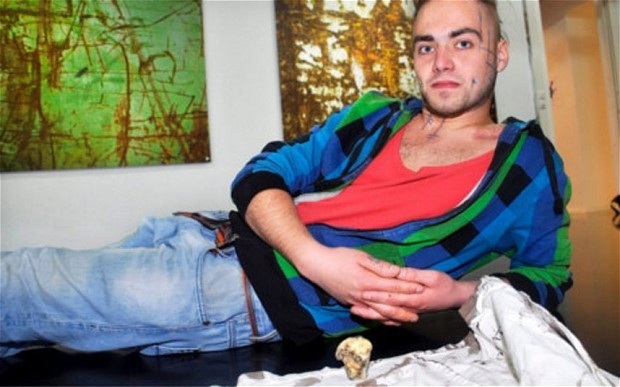 Họa sĩ Alexander Selvik Wengshoel. Ảnh: Lasse Jangas