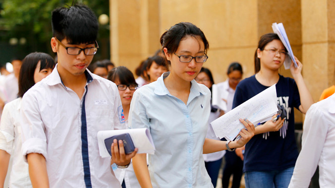 Thí sinh dự thi vào trường Học viện Ngân hàng năm 2014. ảnh: Như Ý