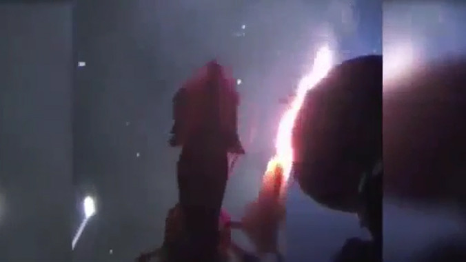 Mực khổng lồ tấn công tàu ngầm