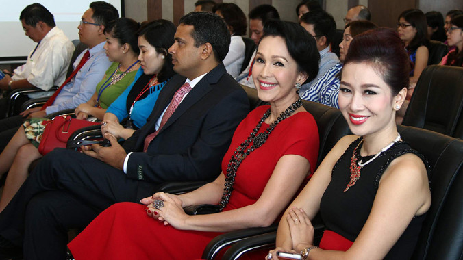 Diễm My tham dự Lễ trao giải thưởng quốc tế cho Techcombank với tư cách khách hàng thân thiết