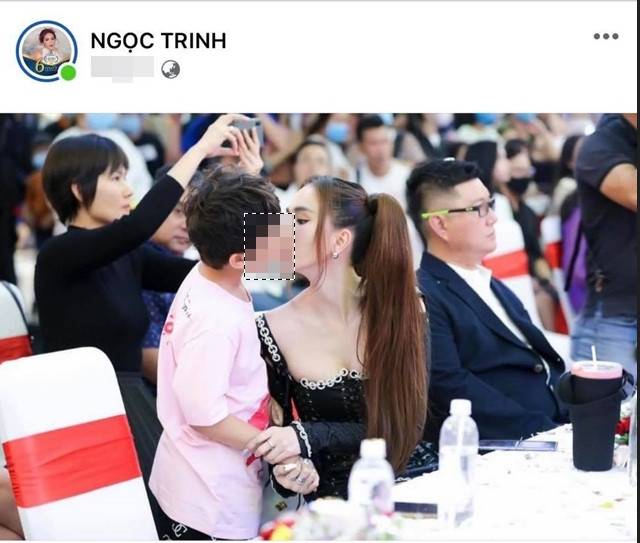 Showbiz 12/1: Ngọc Trinh hôn môi bé trai gây tranh cãi