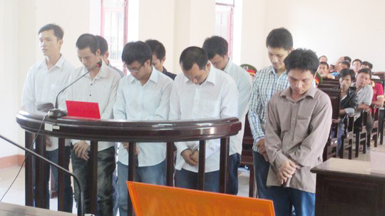 Các bị cáo tại phiên tòa, ngày 21/8