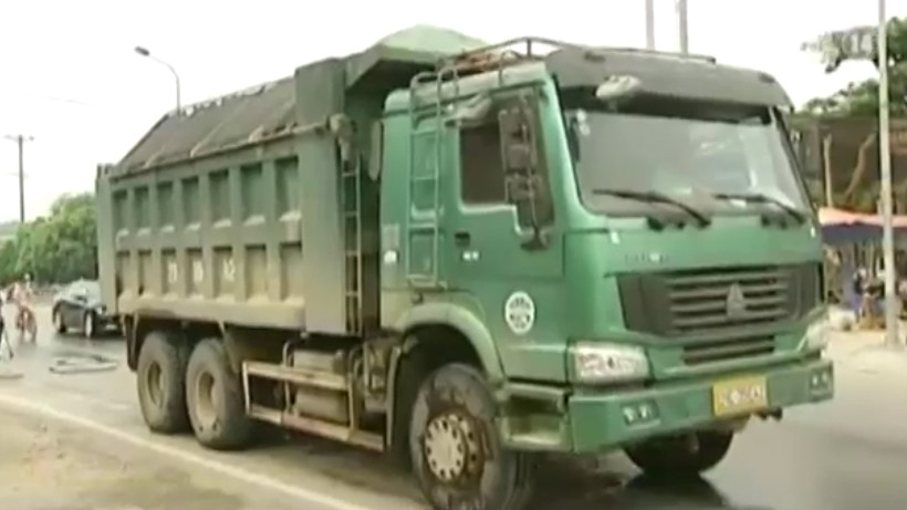 Bắt xe quá tải 400% tại Hà Nội