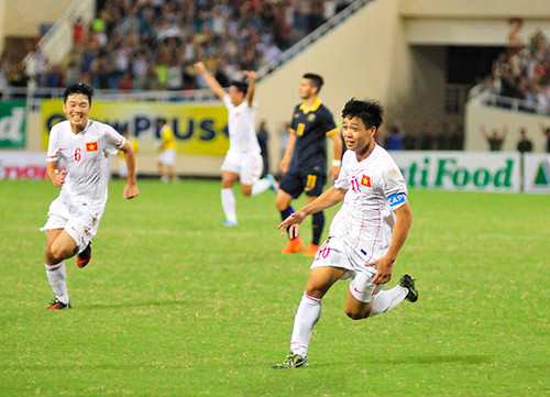 Vào chung kết, thầy 'Giôm' khen Công Phượng