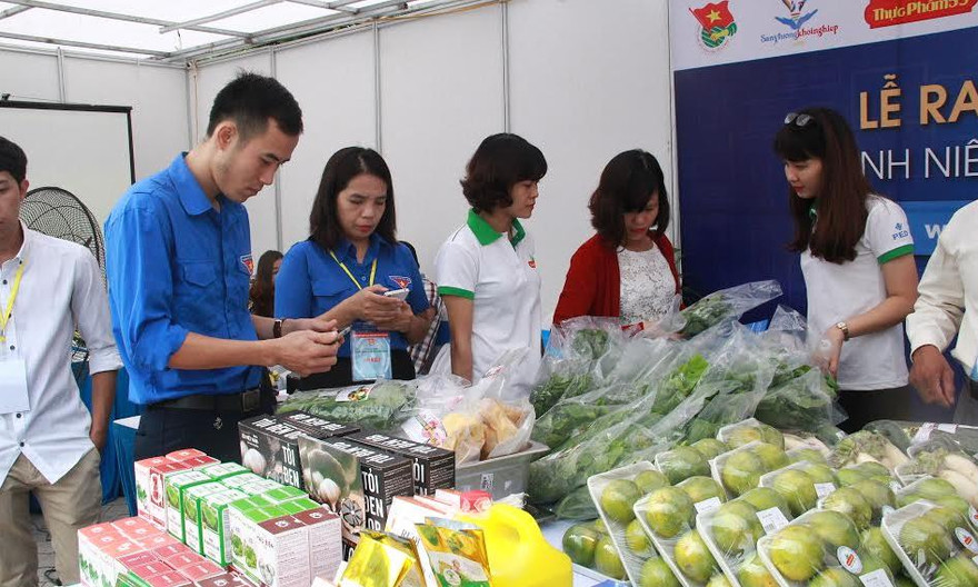 Các gian hàng ý tưởng tại lễ phát động thu hút sự quan tâm của đông đảo bạn trẻ.