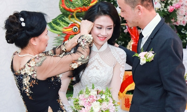 Hình ảnh Hoa hậu Đông Nam Á Thu Vũ trong đám hỏi.