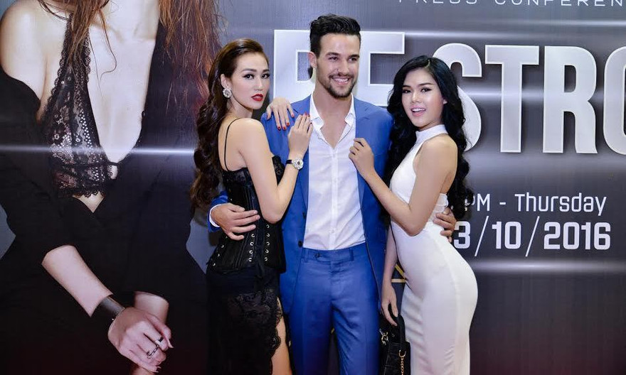 Khánh My và người mẫu Ngọc Trinh.