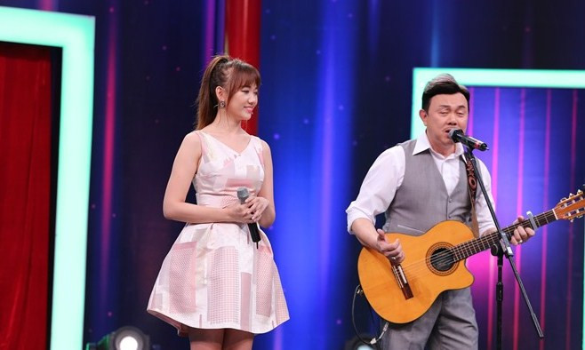 Hình ảnh Chí Tài và Hari Won khi thể hiện ca khúc "Anh cứ đi đi". Ảnh: Chí Nhân.