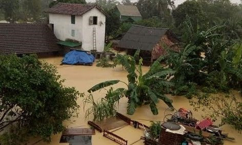 MobiFone san sẻ khó khăn với đồng bào vùng lũ miền Trung