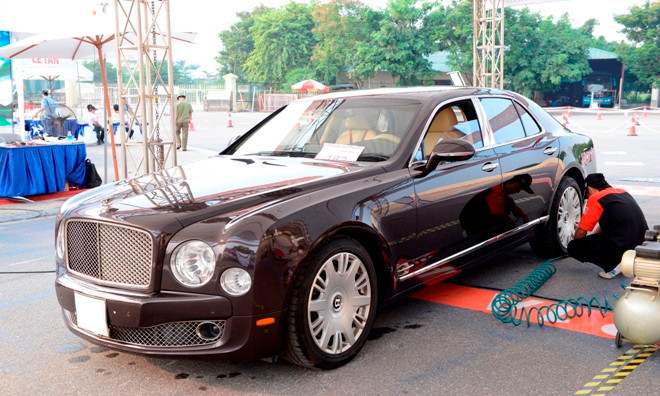 Người Việt và phong thái đi xe sang