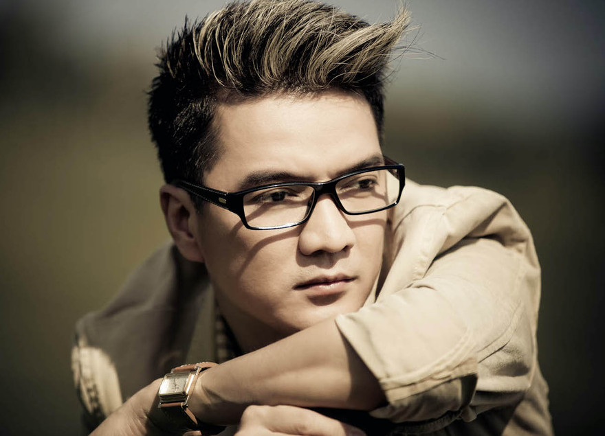 Đàm Vĩnh Hưng làm talksow quyên góp mua máy thở cho miền Trung