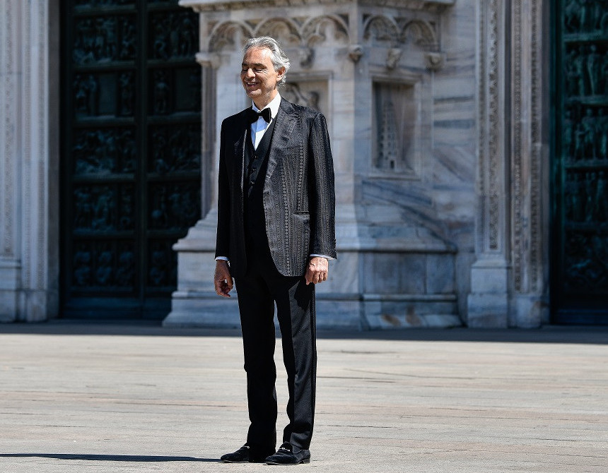 Danh ca mù hát trực tuyến lay động hàng chục triệu khán giả