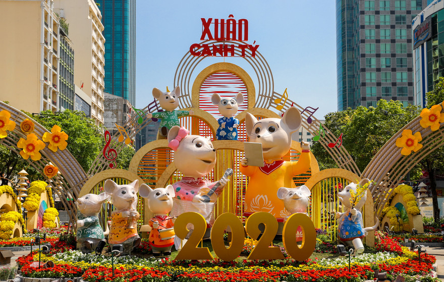 Trên 1 triệu du khách tham quan đường hoa Nguyễn Huệ