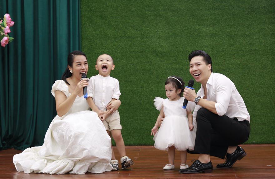 Lần đầu tiên, cả nhà 'Hoàng tử xiếc' Quốc Nghiệp lên sàn diễn