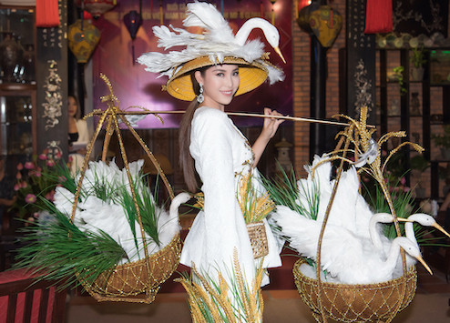 Nữ hoàng trang sức Mỹ Duyên đổi tên, đem quang gánh đi thi tại Miss Global